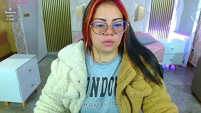 martinna tay online show from 11-18-25, 03:23