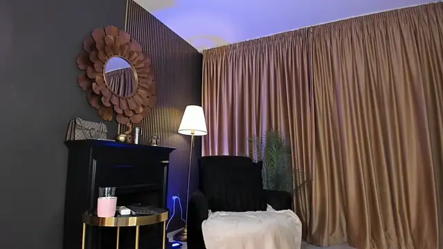 Snapshot of LovingBlondie chatting on 06-18-26, 02:56 LovingBlondie online show from 06-18-26, 02:56