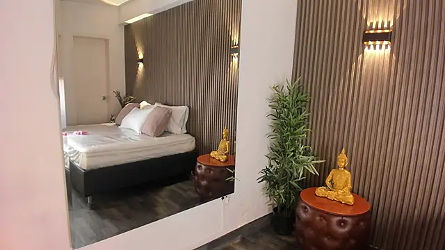 Snapshot of AliceHanz chatting on 01-11-26, 11:10 AliceHanz online show from 01-11-26, 11:10