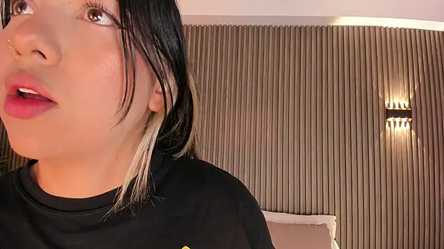 Snapshot of AliceHanz chatting on 02-20-26, 04:09 AliceHanz online show from 02-20-26, 04:09