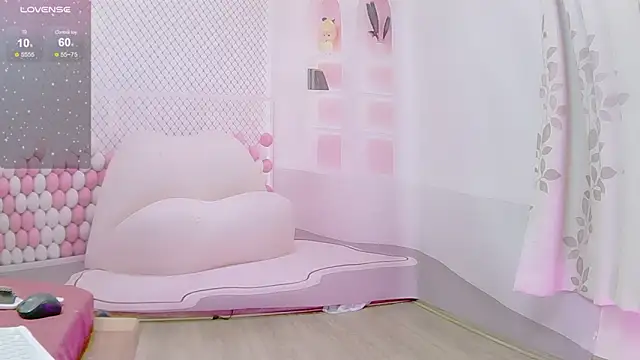 Snapshot of Sumi_y chatting on 12-19-25, 02:40 Sumi y online show from 12-19-25, 02:40