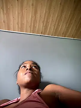 Snapshot of Berry_Bans chatting on 10-20-25, 05:46 Berry Bans online show from 10-20-25, 05:46