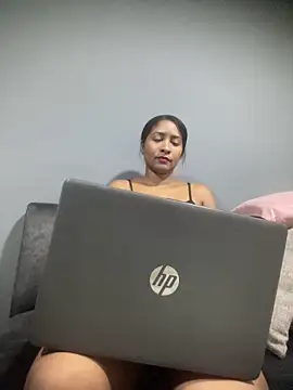 Snapshot of Berry_Bans chatting on 10-29-25, 12:24 Berry Bans online show from 10-29-25, 12:24