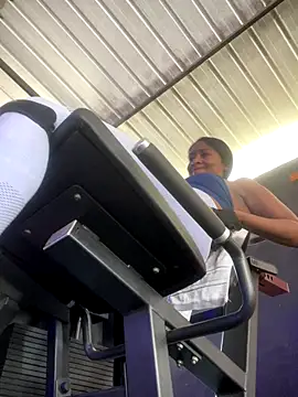 Snapshot of Berry_Bans chatting on 11-21-25, 05:44 Berry Bans online show from 11-21-25, 05:44