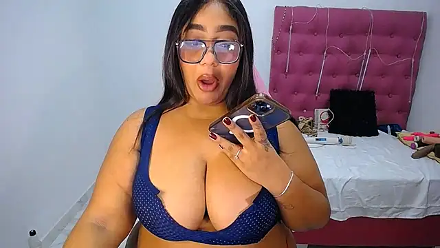 Snapshot of Mady_Kolemam chatting on 07-08-26, 01:54 Mady Kolemam online show from 07-08-26, 01:54