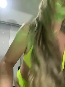 Snapshot of LARIANA_RIVERA23 chatting on 03-19-25, 06:14 LARIANA RIVERA23 online show from 03-19-25, 06:14