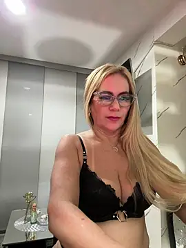 Snapshot of LARIANA_RIVERA23 chatting on 02-15-26, 06:43 LARIANA RIVERA23 online show from 02-15-26, 06:43