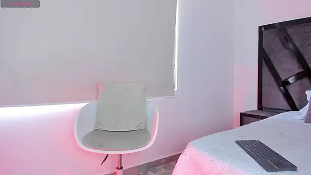 Snapshot of CandyMeyerss_ chatting on 01-31-25, 09:37 CandyMeyerss online show from 01-31-25, 09:37