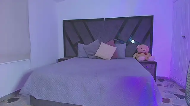 Snapshot of CandyMeyerss_ chatting on 03-08-25, 02:34 CandyMeyerss online show from 03-08-25, 02:34