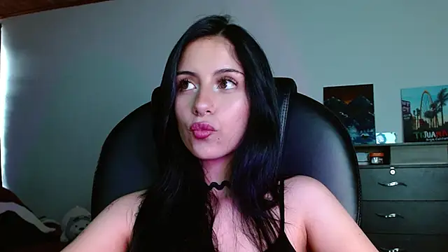 Snapshot of Ary_Pieerce chatting on 11-20-25, 08:30 Ary Pieerce online show from 11-20-25, 08:30