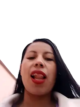 Snapshot of _andrea30 chatting on 12-23-24, 11:04 andrea30 online show from 12-23-24, 11:04