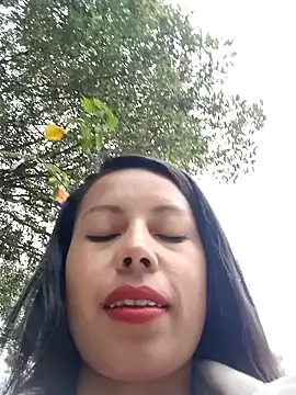 Snapshot of _andrea30 chatting on 12-23-24, 02:07 andrea30 online show from 12-23-24, 02:07