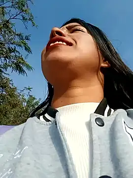 Snapshot of _andrea30 chatting on 02-19-25, 12:33 andrea30 online show from 02-19-25, 12:33