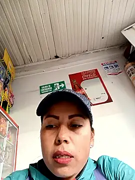 Snapshot of _andrea30 chatting on 09-11-25, 11:21 andrea30 online show from 09-11-25, 11:21