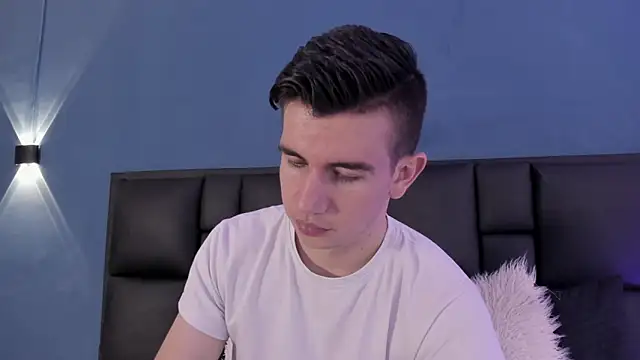 MikaelSlow online show from 09-25-25, 04:16