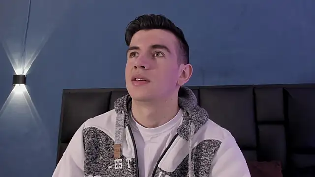 MikaelSlow online show from 10-08-25, 03:26