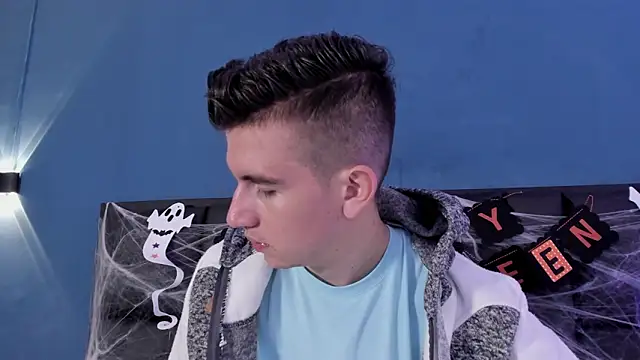 MikaelSlow online show from 10-23-25, 04:01