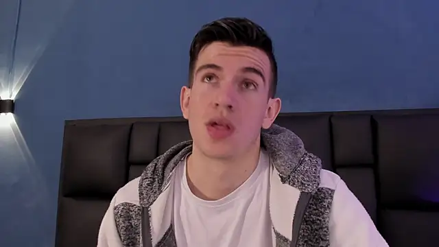 MikaelSlow online show from 11-13-25, 04:22