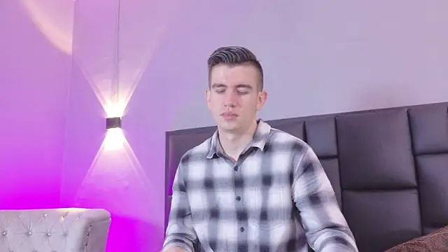 MikaelSlow online show from 04-29-26, 03:43