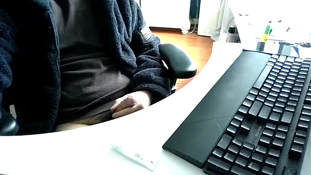 Snapshot of big-pig chatting on 11-24-25, 01:38 big-pig online show from 11-24-25, 01:38