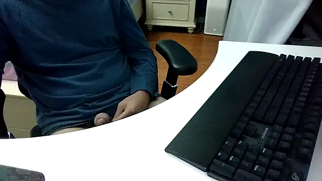 Snapshot of big-pig chatting on 11-29-25, 01:47 big-pig online show from 11-29-25, 01:47