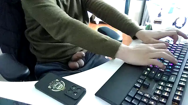 Snapshot of big-pig chatting on 02-15-26, 05:26 big-pig online show from 02-15-26, 05:26