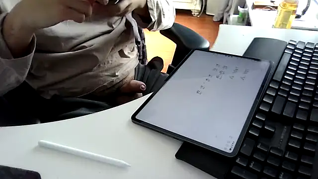 Snapshot of big-pig chatting on 02-19-26, 01:45 big-pig online show from 02-19-26, 01:45