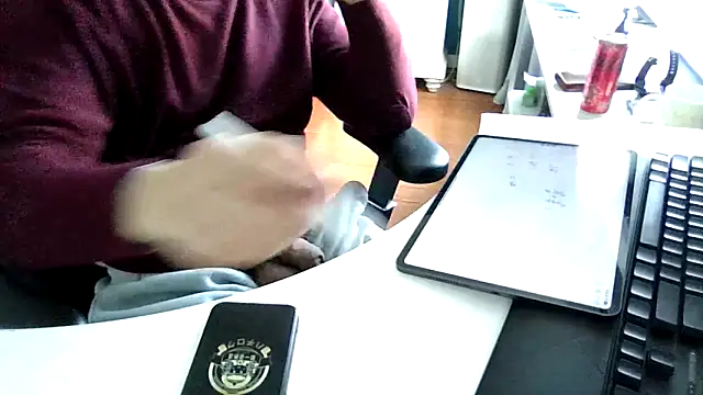 Snapshot of big-pig chatting on 02-23-26, 06:33 big-pig online show from 02-23-26, 06:33