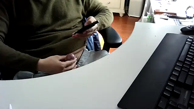 Snapshot of big-pig chatting on 03-06-26, 01:46 big-pig online show from 03-06-26, 01:46