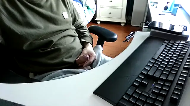 Snapshot of big-pig chatting on 03-28-26, 05:51 big-pig online show from 03-28-26, 05:51