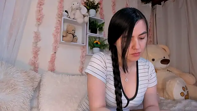 Idara and Edahi01 online show from 04-02-26, 01:03