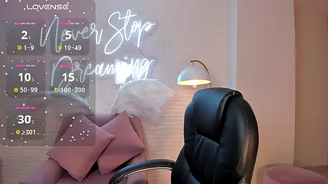 Snapshot of CarolineGraceX chatting on 12-31-24, 03:34 CarolineGraceX online show from 12-31-24, 03:34