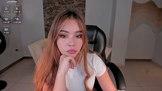 Snapshot of CarolineGraceX chatting on 01-11-25, 10:29 CarolineGraceX online show from 01-11-25, 10:29