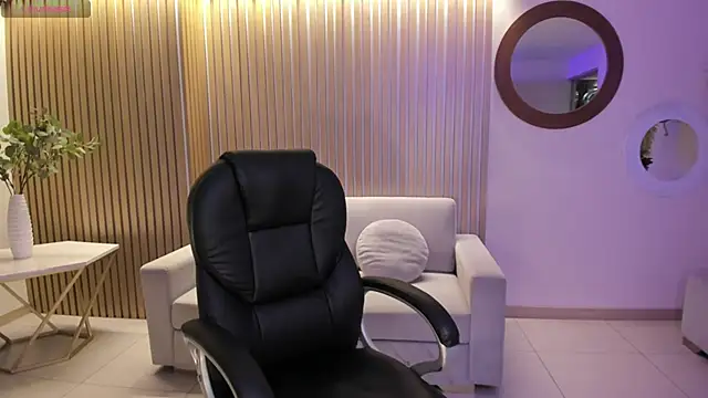 DonnaStonne online show from 01-05-25, 05:51