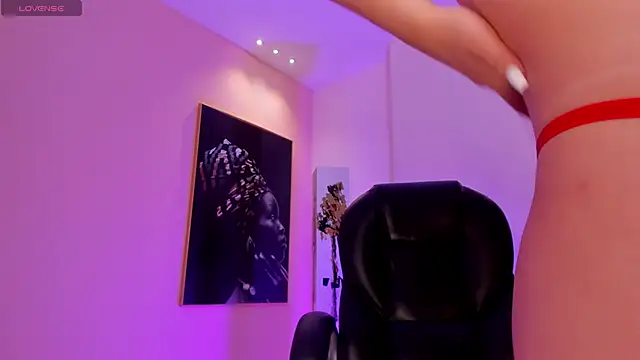 Snapshot of DonnaStonne chatting on 02-17-25, 10:25 DonnaStonne online show from 02-17-25, 10:25