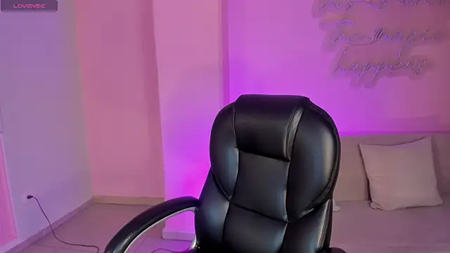 Snapshot of DonnaStonne chatting on 09-28-25, 11:54 DonnaStonne online show from 09-28-25, 11:54