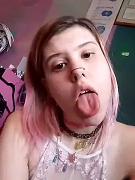 Snapshot of Esteem369 chatting on 03-21-25, 10:39 Esteem369 online show from 03-21-25, 10:39