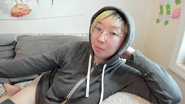 Snapshot of luxgray chatting on 06-19-26, 07:17 luxgray online show from 06-19-26, 07:17