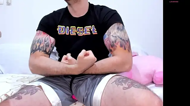 Snapshot of JayXCee_Official chatting on 12-14-24, 03:36 JayXCee Official online show from 12-14-24, 03:36