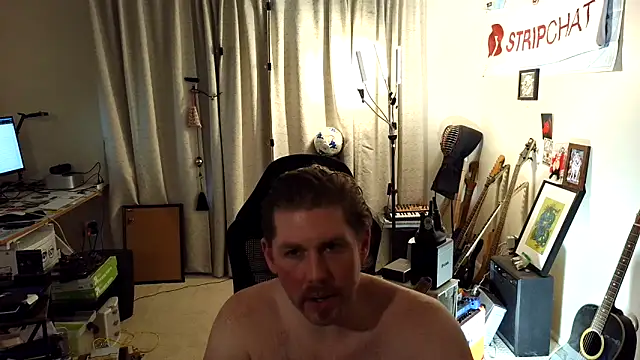 Snapshot of Rock_Pierce chatting on 06-15-26, 04:20 Rock Pierce online show from 06-15-26, 04:20