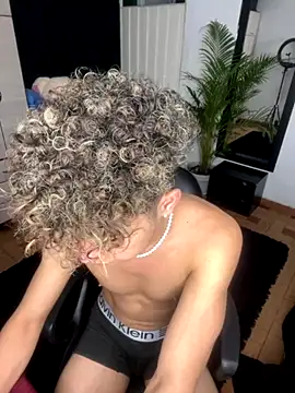 Snapshot of DavidfullOFlove chatting on 09-24-25, 04:05 DavidfullOFlove online show from 09-24-25, 04:05