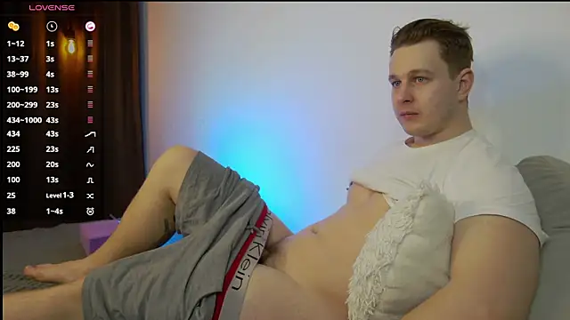 Snapshot of charlie_smiley chatting on 02-20-25, 04:50 charlie smiley online show from 02-20-25, 04:50