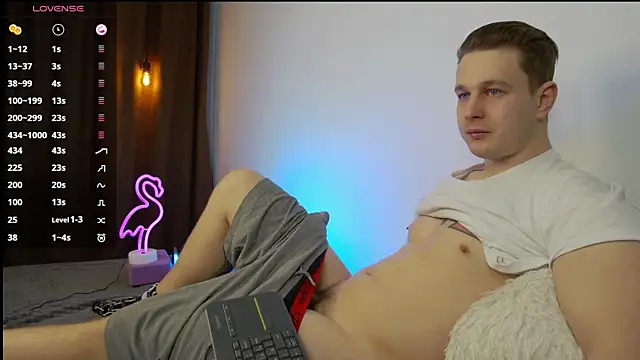 Snapshot of charlie_smiley chatting on 02-25-25, 06:03 charlie smiley online show from 02-25-25, 06:03