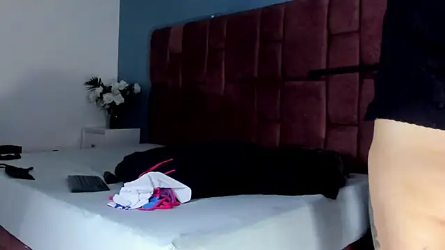 Snapshot of NinaInk chatting on 01-22-25, 12:06 NinaInk online show from 01-22-25, 12:06