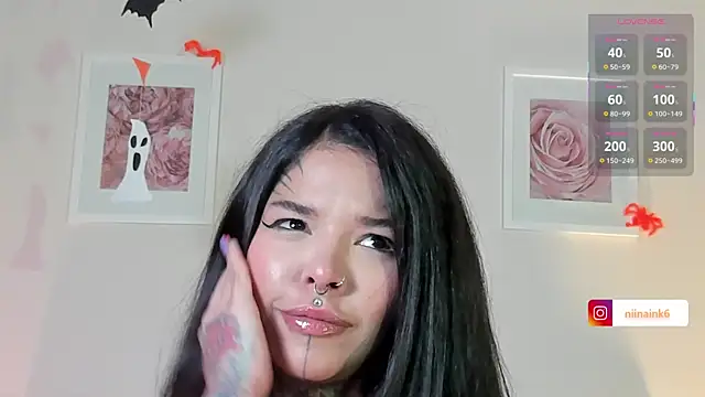 Snapshot of NinaInk chatting on 10-21-25, 02:07 NinaInk online show from 10-21-25, 02:07