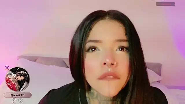 Snapshot of NinaInk chatting on 11-12-25, 01:22 NinaInk online show from 11-12-25, 01:22