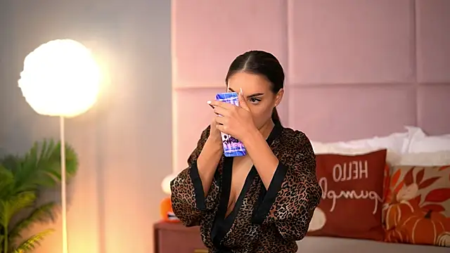 AlmaLuv online show from 11-28-25, 04:48