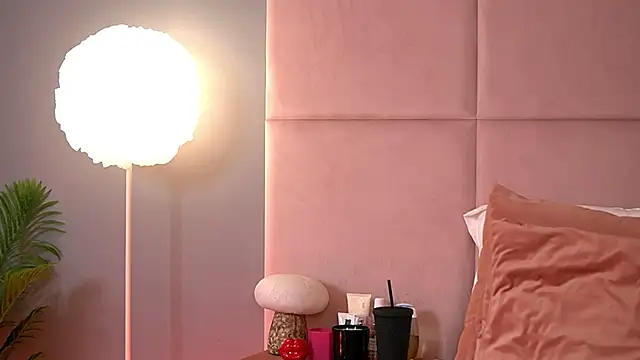 AlmaLuv online show from 04-25-26, 04:04