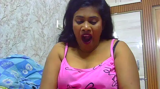 Snapshot of sexy_roma chatting on 03-15-25, 01:18 sexy roma online show from 03-15-25, 01:18