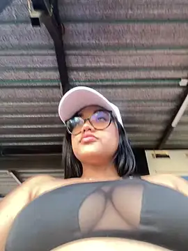 Snapshot of ElaEndez_ chatting on 01-19-25, 10:28 ElaEndez online show from 01-19-25, 10:28